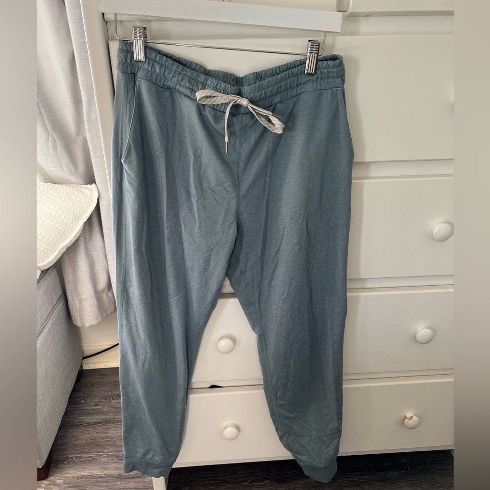 Vuori DreamKnit performance joggers - size M - light blue